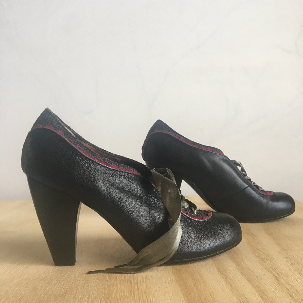 Poetic License Backlash Booties Heels Vintage